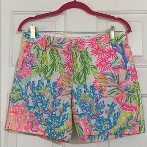 Gently used Lilly Pulitzer sz. 2 Jayne shorts
